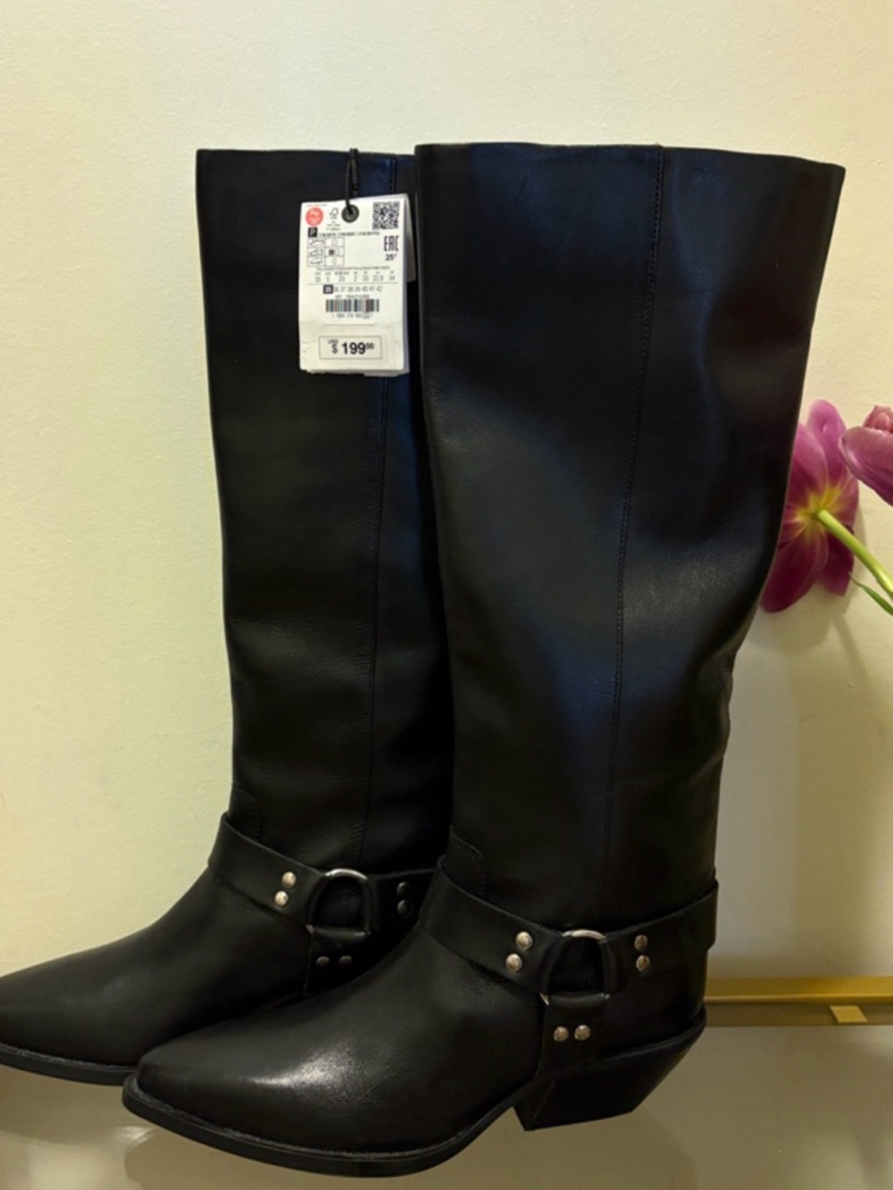 NWT! Leather buckled cowboy boots, size: 35 (original price:$200 USD = $275 CAD)
